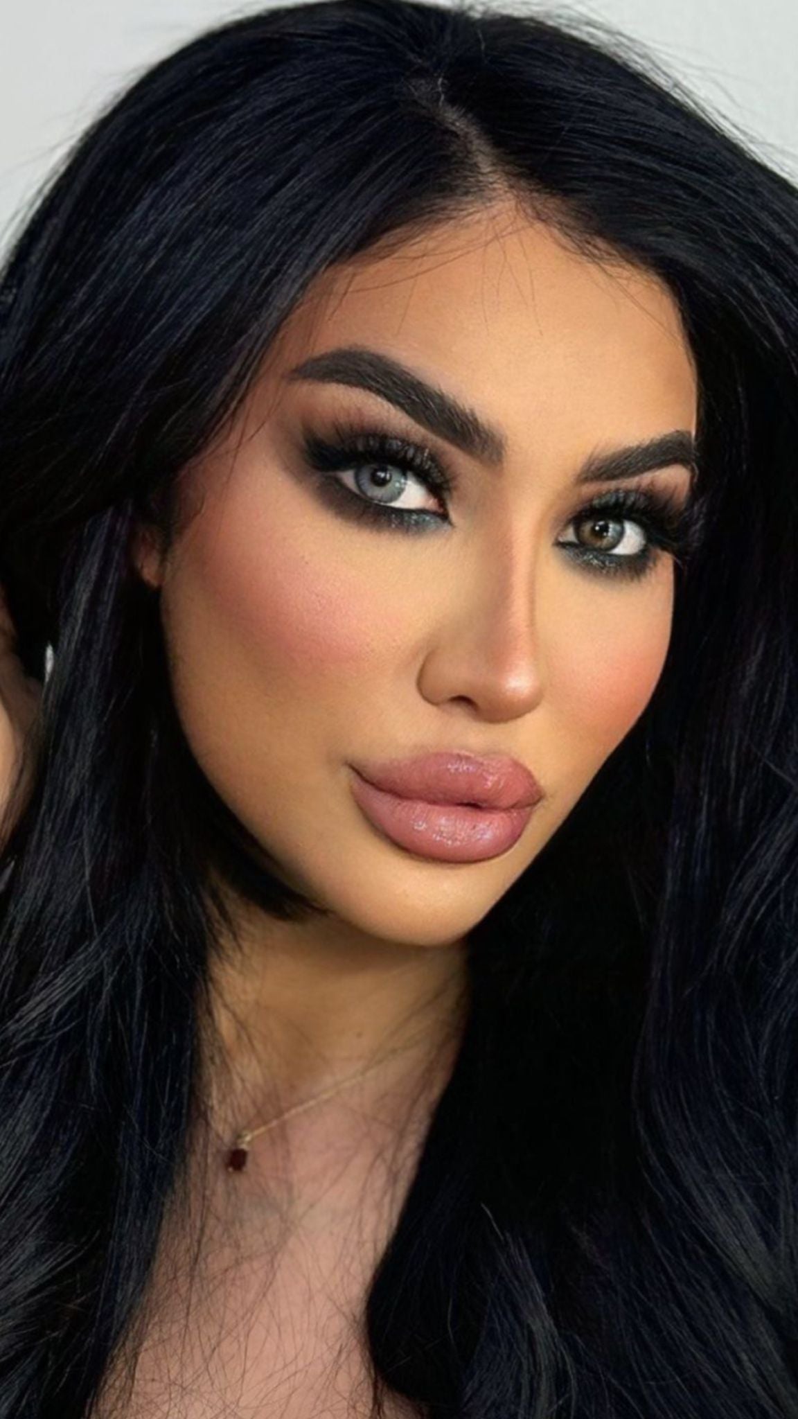 MAKEUP EXPERT SOLY 1