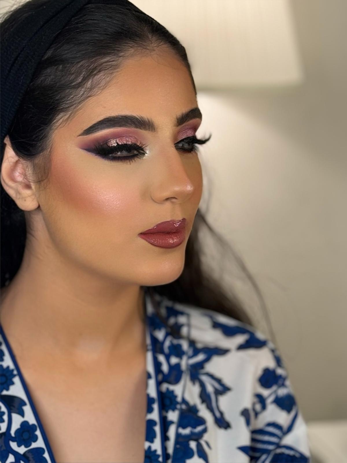 MAKEUP EXPERT SOLY 1