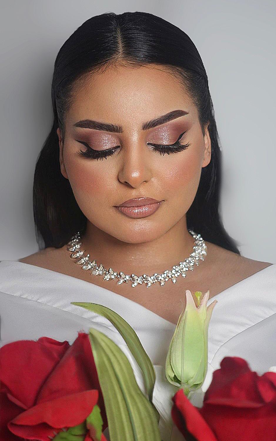 خبيرة المكياج زينب
