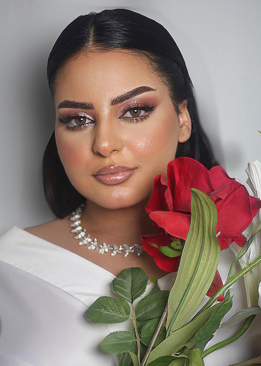 خبيرة المكياج زينب