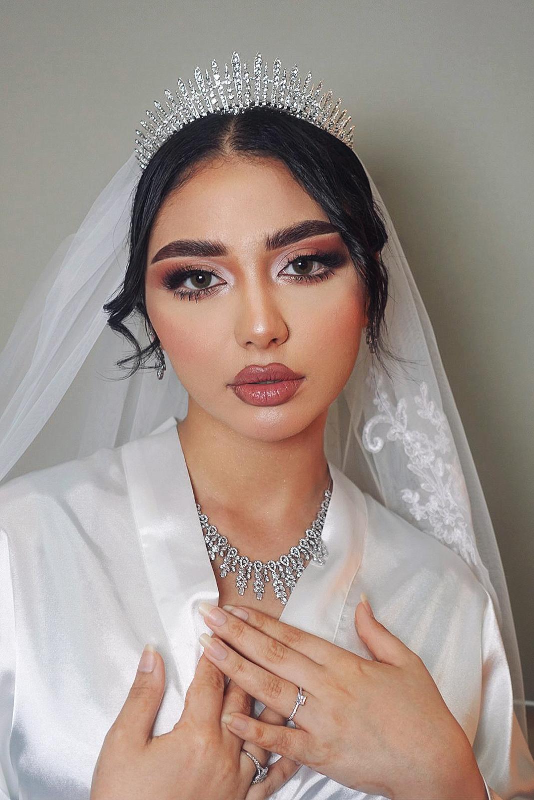 خبيرة المكياج زينب