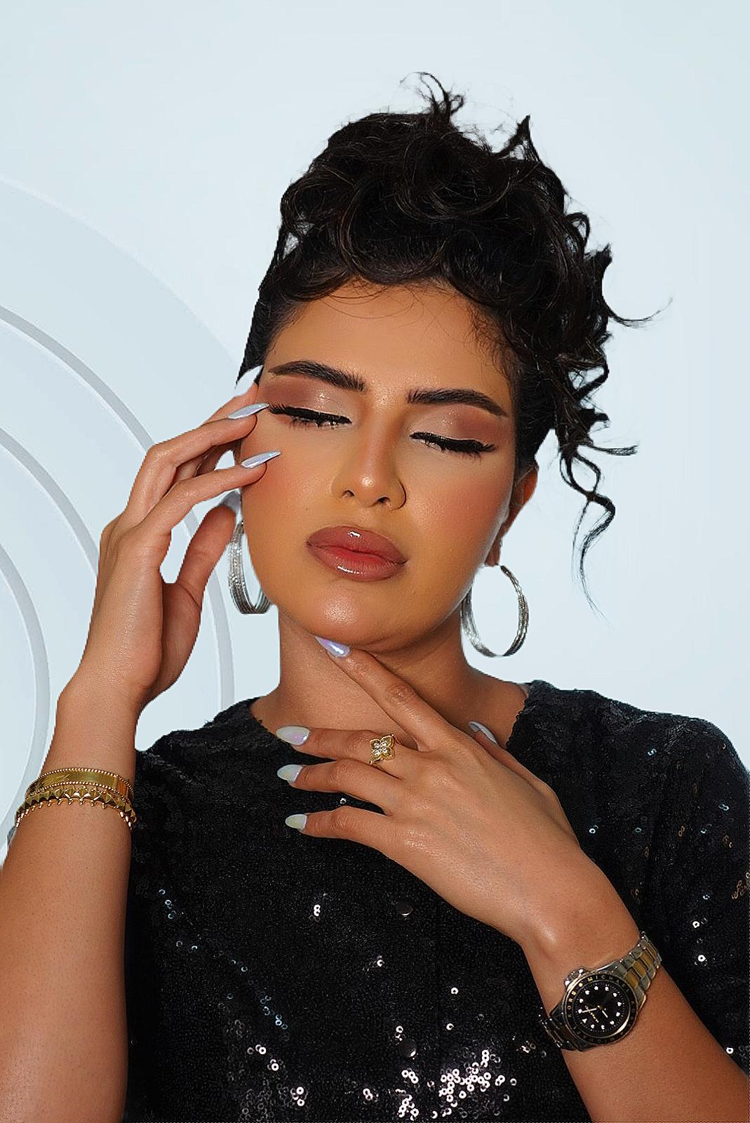 خبيرة المكياج زينب