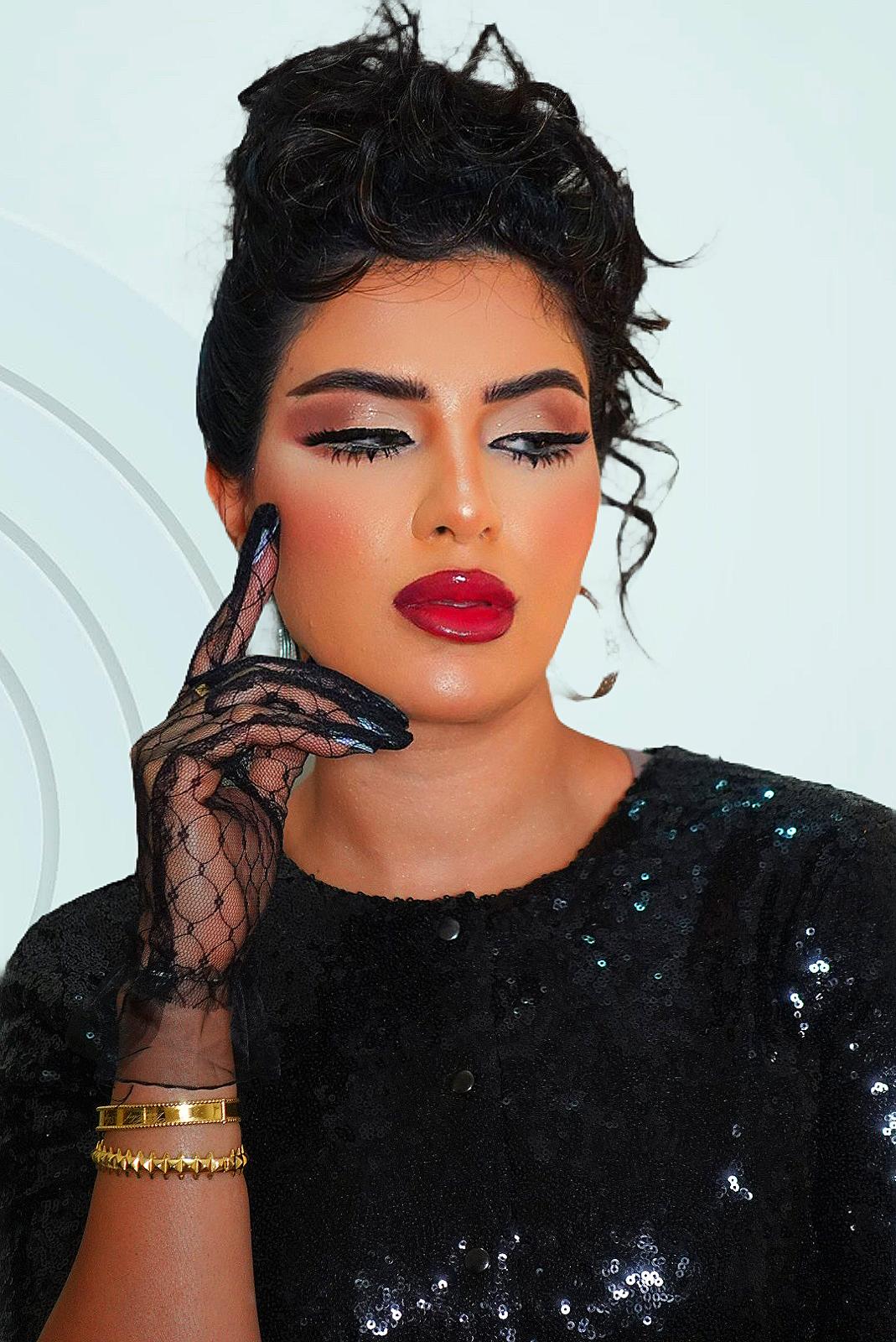 خبيرة المكياج زينب