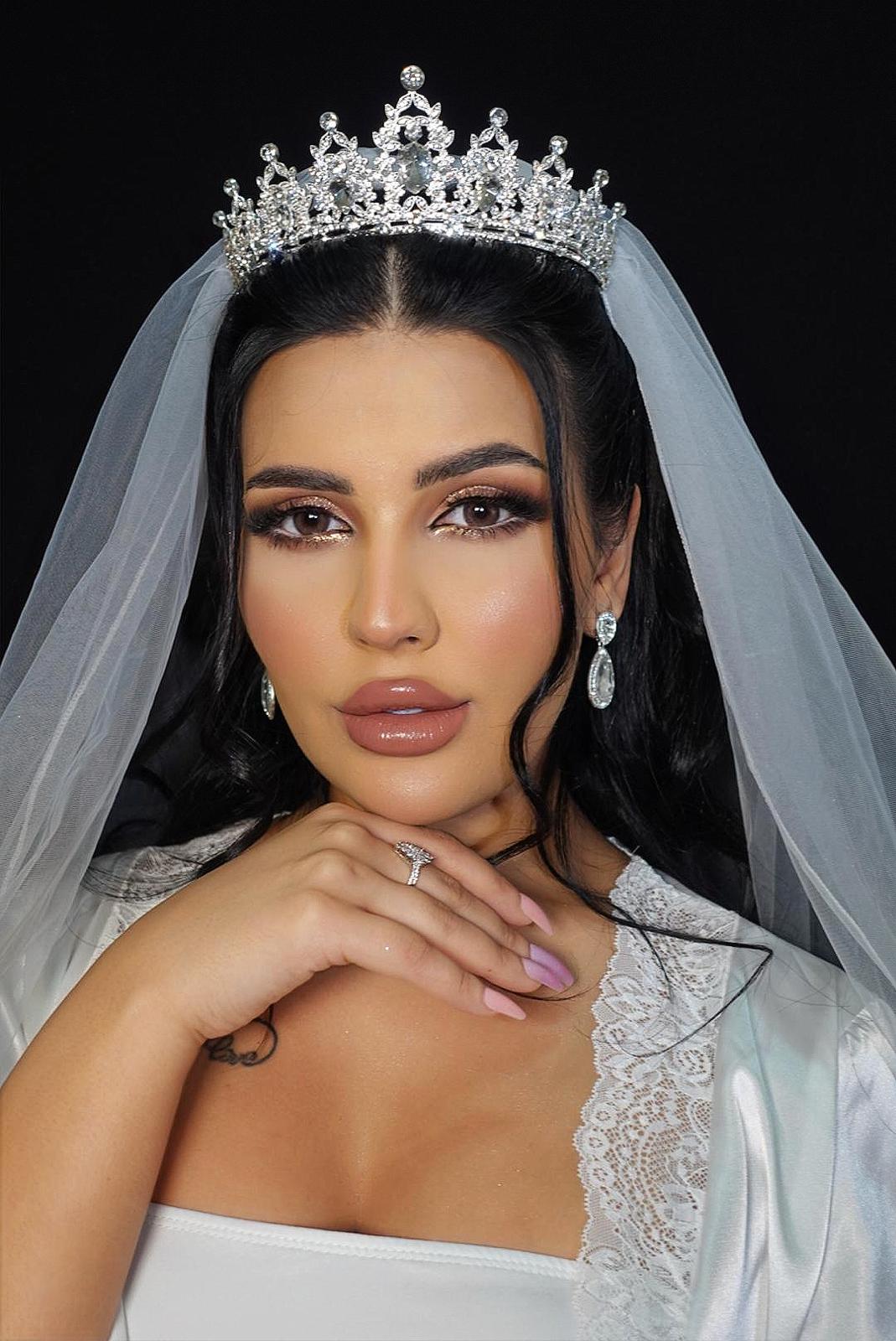 خبيرة المكياج زينب
