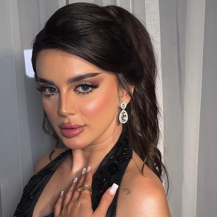 خبيرة المكياج زينب