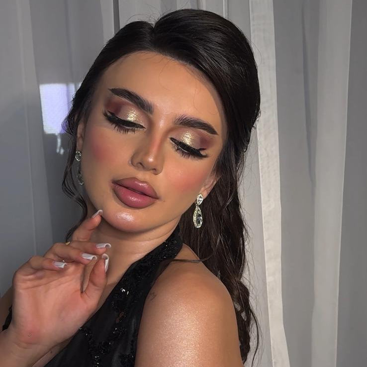 خبيرة المكياج زينب