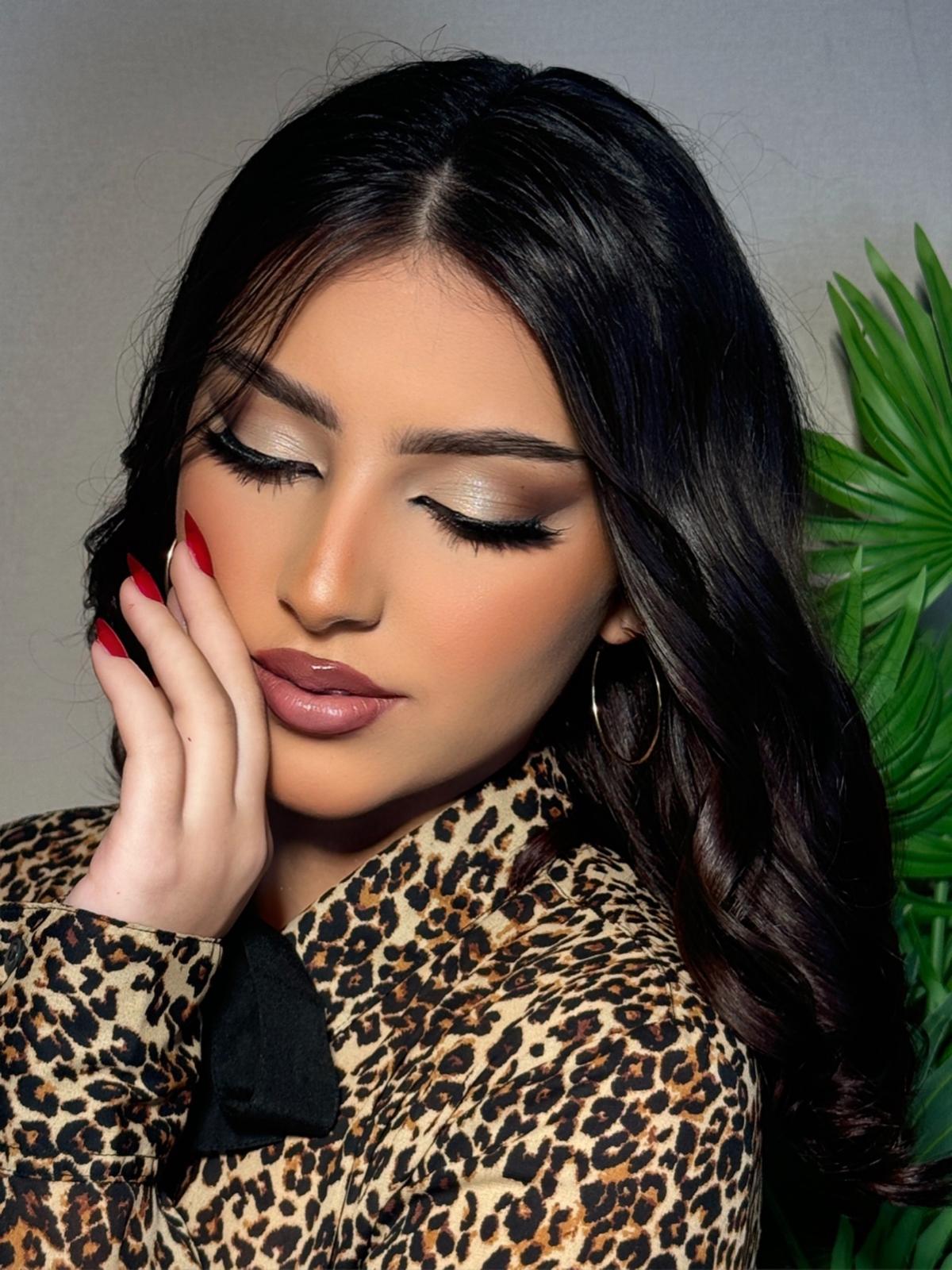 خبيرة المكياج زينب