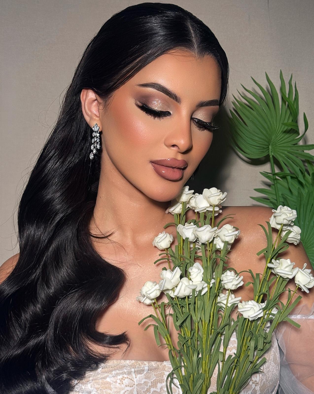 خبيرة المكياج زينب