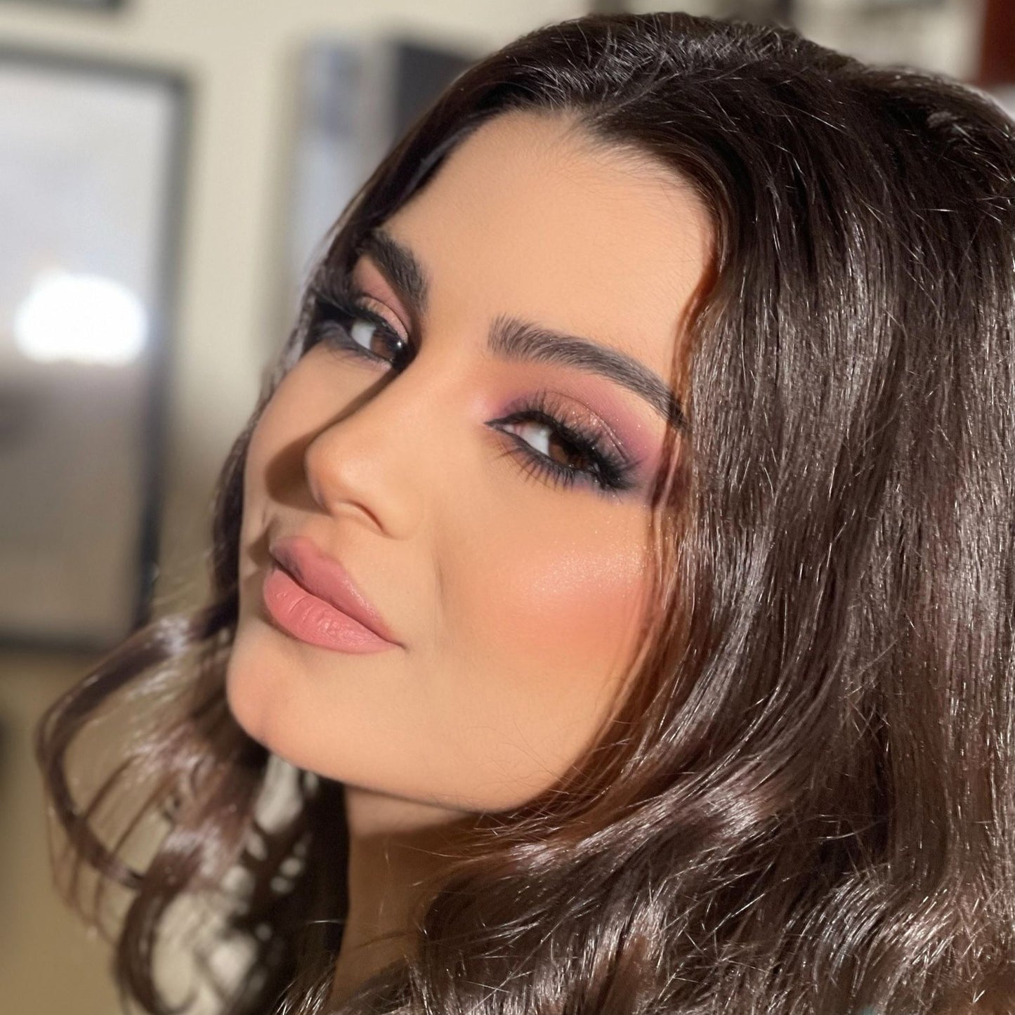 خبيرة المكياج قمر