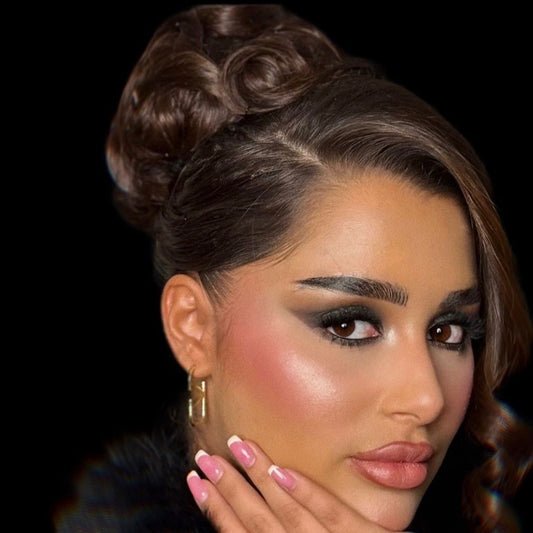 خبيرة الشعر نانا
