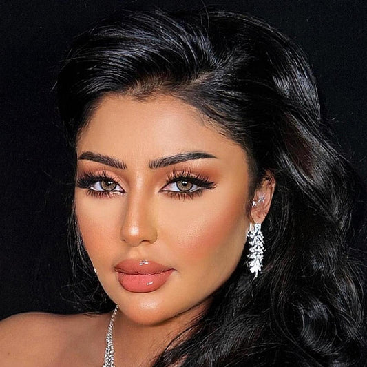 خبيرة المكياج زينب