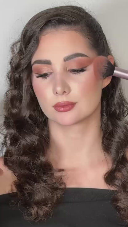 خبيرة المكياج سارة
