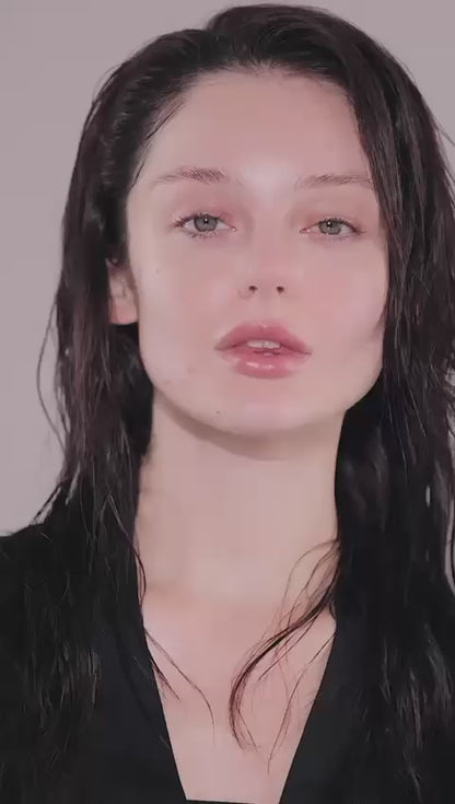 خبيرة الشعر نادية